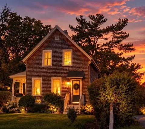 535 Harvard St, Whitman, MA 02382