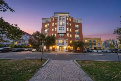 113 Sumner St #42, Boston, MA 02128