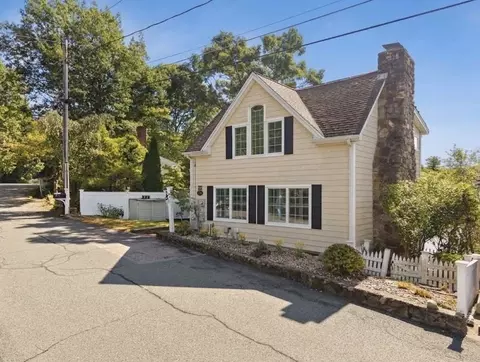 75 Gilmore Rd, Wrentham, MA 02093