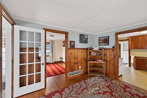Entry Way - 24 Broadmarsh Ave, Wareham, MA 02571 photo 2 of 4