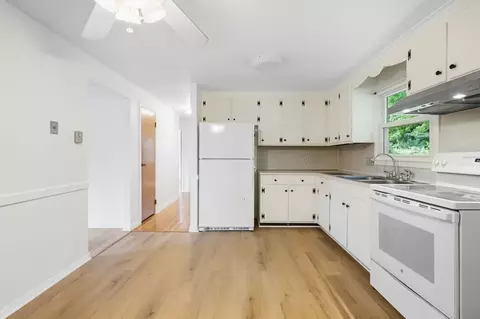 Kitchen - 202 Glenoak Dr, Springfield, MA 01129 photo 2 of 3