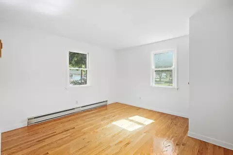 Bedroom - 202 Glenoak Dr, Springfield, MA 01129 photo 5 of 11