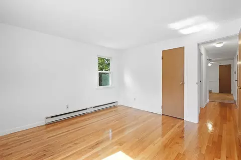 Bedroom - 202 Glenoak Dr, Springfield, MA 01129 photo 4 of 11