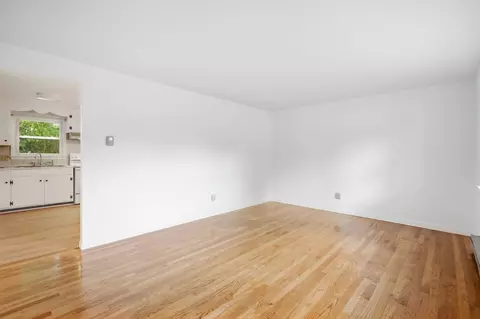 Living - 202 Glenoak Dr, Springfield, MA 01129 photo 4 of 6