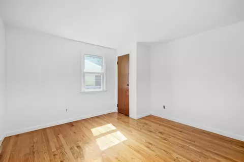 Bedroom - 202 Glenoak Dr, Springfield, MA 01129 photo 6 of 11