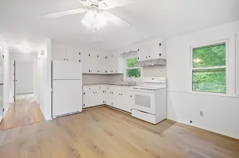 Entry Way - 202 Glenoak Dr, Springfield, MA 01129 photo 1 of 1