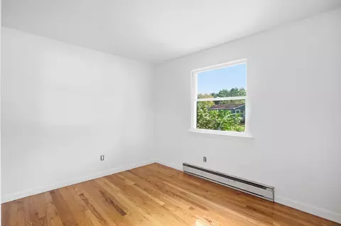 Bedroom - 202 Glenoak Dr, Springfield, MA 01129 photo 8 of 11