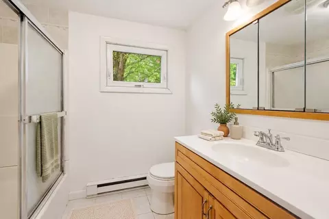 Bath - 202 Glenoak Dr, Springfield, MA 01129 photo 2 of 2