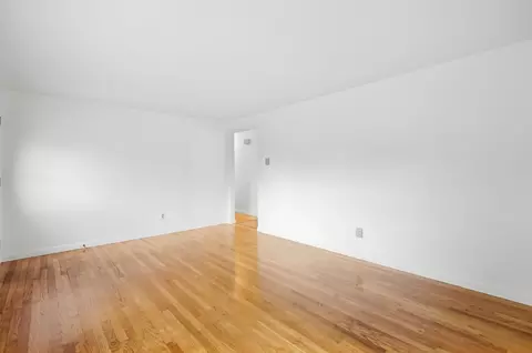 Living - 202 Glenoak Dr, Springfield, MA 01129 photo 5 of 6