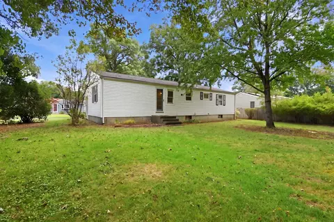 Exterior - 202 Glenoak Dr, Springfield, MA 01129 photo 5 of 6