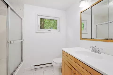 Bath - 202 Glenoak Dr, Springfield, MA 01129 photo 1 of 2