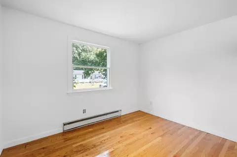 Bedroom - 202 Glenoak Dr, Springfield, MA 01129 photo 10 of 11