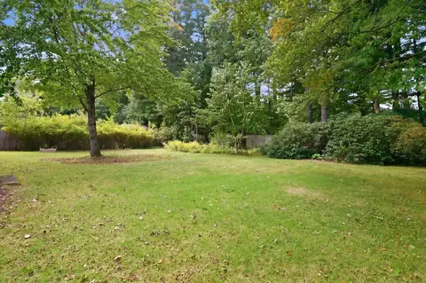 Exterior - 202 Glenoak Dr, Springfield, MA 01129 photo 6 of 6