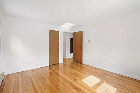 Bedroom - 202 Glenoak Dr, Springfield, MA 01129 photo 1 of 11