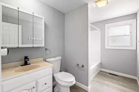 Bath - 8 Timrod Dr, Worcester, MA 01603 photo 1 of 3