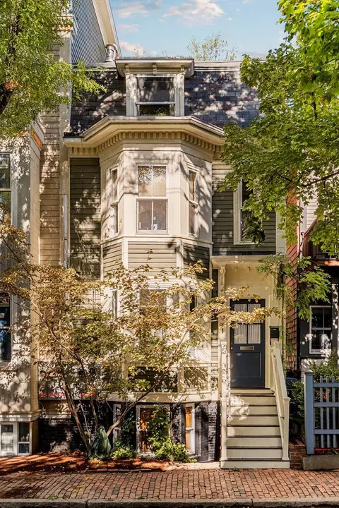 99 Pleasant St #H, Cambridge, MA 02139