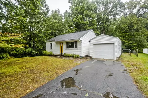 27 E Green St, Easthampton, MA 01027