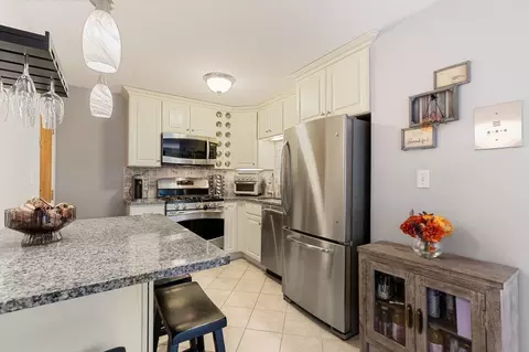Kitchen - 241 Main St #C7, Reading, MA 01867 photo 2 of 4
