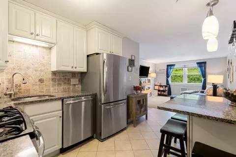 Kitchen - 241 Main St #C7, Reading, MA 01867 photo 4 of 4