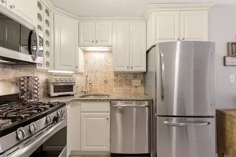 Kitchen - 241 Main St #C7, Reading, MA 01867 photo 3 of 4