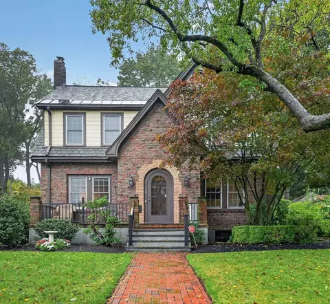 14 Houston St, West Roxbury, MA 02132