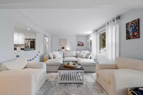 Living - 273 Washington St #2, Gloucester, MA 01930 photo 1 of 2