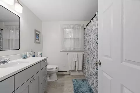 Bath - 273 Washington St #2, Gloucester, MA 01930 photo 1 of 3