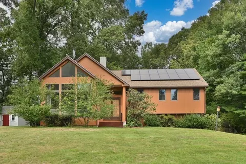 5 Lee Ave, Burlington, MA 01803