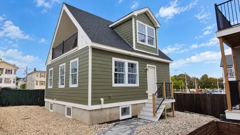 17 Macarthur St #4, Somerville, MA 02143