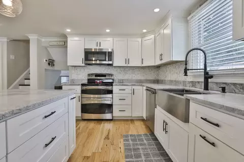 Kitchen - 6 Pranker Rd, Saugus, MA 01906 photo 4 of 8