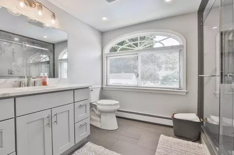 Bath - 6 Pranker Rd, Saugus, MA 01906 photo 2 of 4