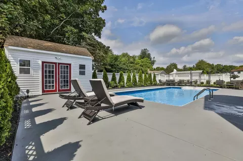 Exterior - 6 Pranker Rd, Saugus, MA 01906 photo 7 of 9