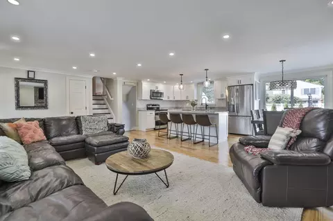 Living - 6 Pranker Rd, Saugus, MA 01906 photo 3 of 5