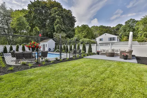 Exterior - 6 Pranker Rd, Saugus, MA 01906 photo 8 of 9