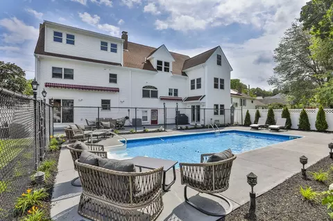 Exterior - 6 Pranker Rd, Saugus, MA 01906 photo 5 of 9