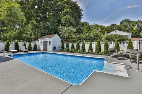 Exterior - 6 Pranker Rd, Saugus, MA 01906 photo 6 of 9