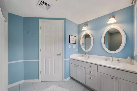 Bath - 52 Damon Rd, Needham, MA 02494 photo 5 of 5