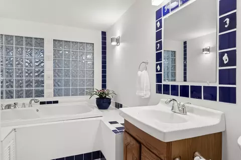 Bath - 17 Sutton Ave, Salem, MA 01970 photo 1 of 4