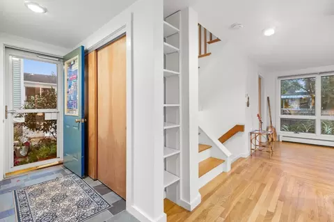 Entry Way - 17 Sutton Ave, Salem, MA 01970 photo 3 of 4
