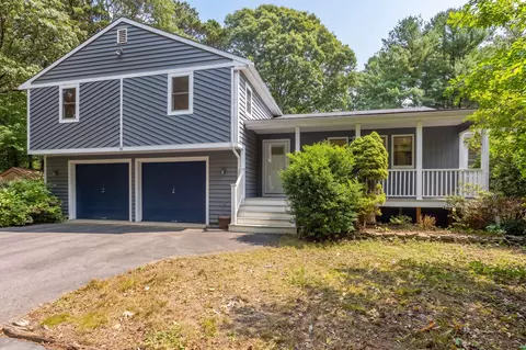 43 Heather Ln, Falmouth, MA 02556