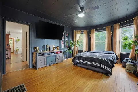 Bedroom - 1550-1552 Main St, Worcester, MA 01603 photo 10 of 11