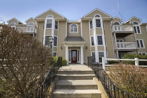 1303 Carriage Ln #1303, Taunton, MA 02780