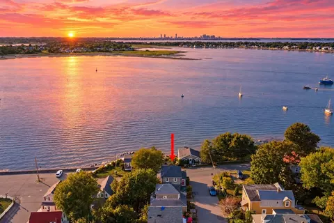 3 Pecksuot Rd, Weymouth, MA 02191