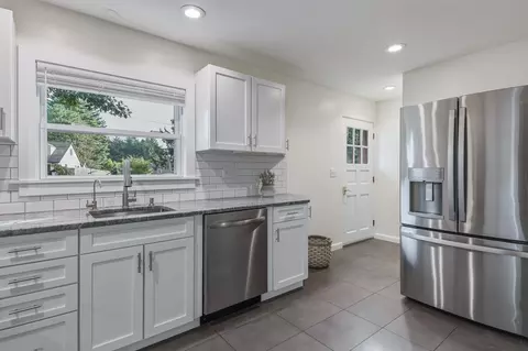 Kitchen - 34 Skyridge Ln, Springfield, MA 01128 photo 2 of 3