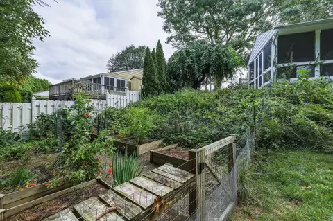 Exterior - 34 Skyridge Ln, Springfield, MA 01128 photo 9 of 12