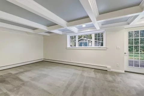 Living - 34 Skyridge Ln, Springfield, MA 01128 photo 7 of 9