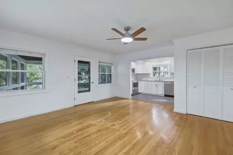 Living - 34 Skyridge Ln, Springfield, MA 01128 photo 4 of 9