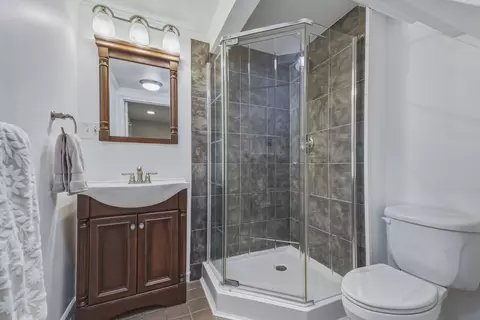 Bath - 34 Skyridge Ln, Springfield, MA 01128 photo 3 of 3