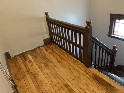 Entry Way - 4 Mott St, Worcester, MA 01604 photo 1 of 2