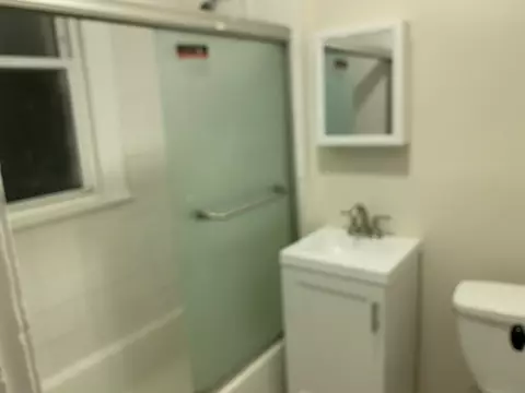 Bath - 4 Mott St, Worcester, MA 01604 photo 2 of 2